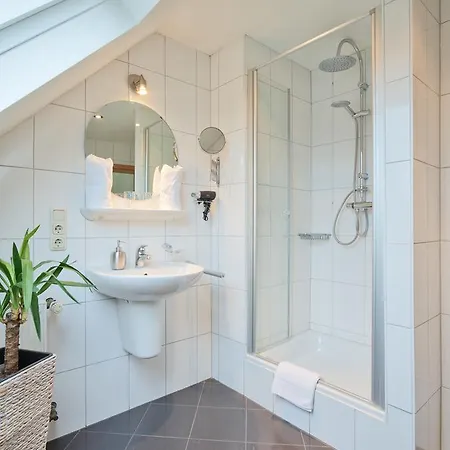 Gaestehaus Alexanderhof 4*